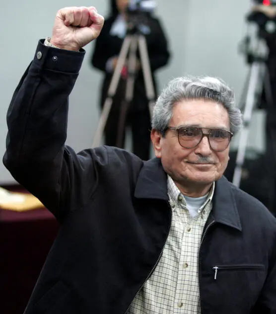 Chairman Gonzalo raising his fist at Callao prison, November 5, 2004